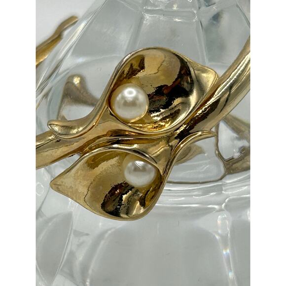 Vintage Avon SH Gold Tone with Faux Pearl Bracelet - Picture 2 of 11